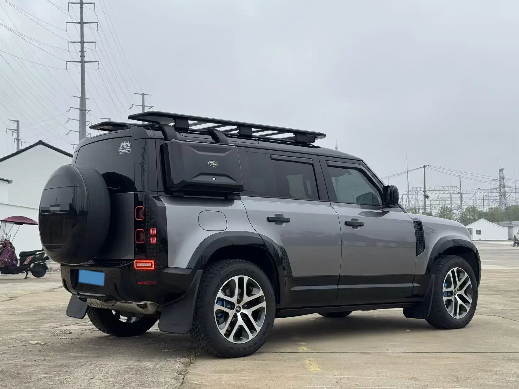 2023 LAND ROVER thumbnail 3