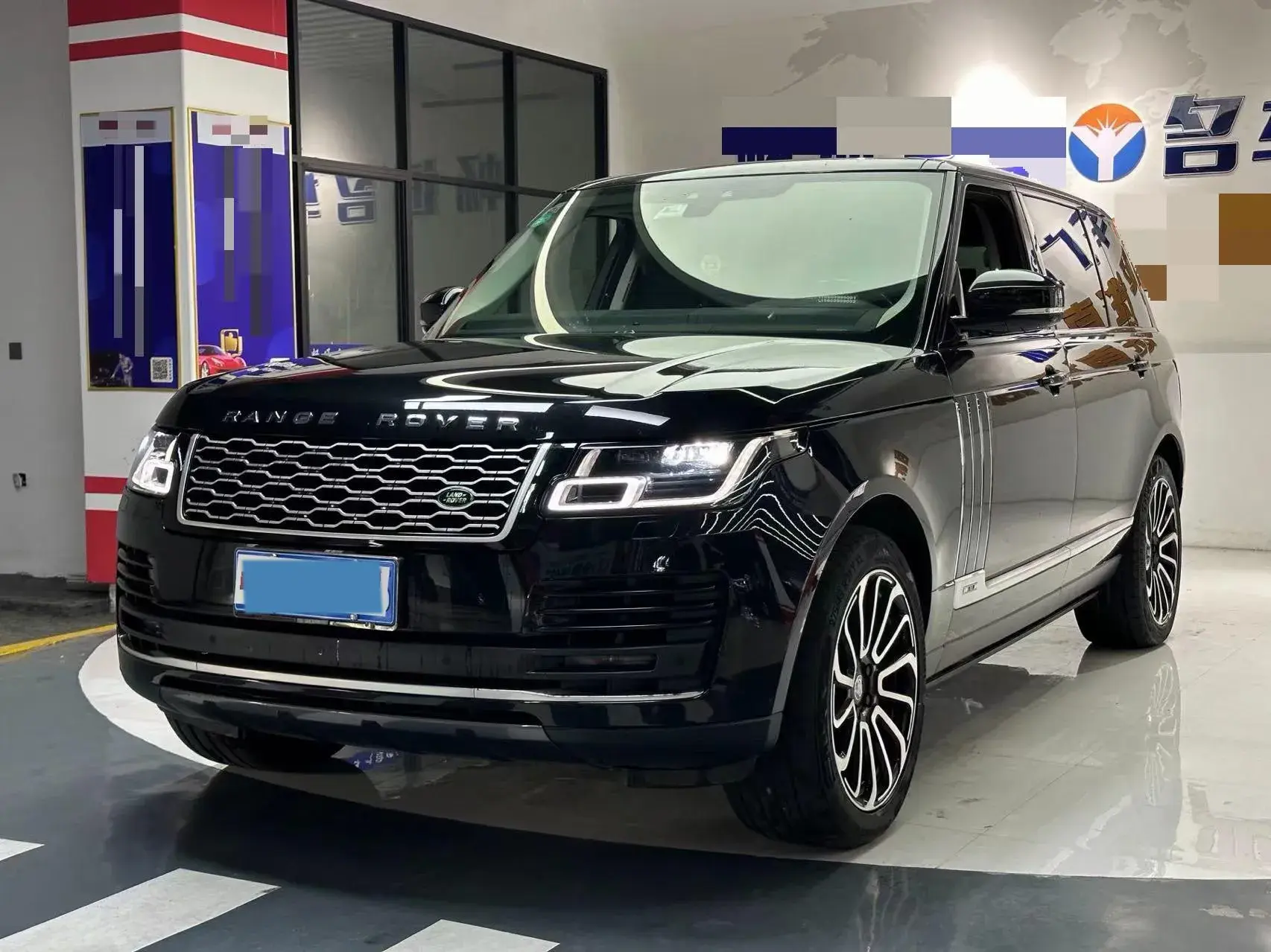2019 LAND ROVER view 1