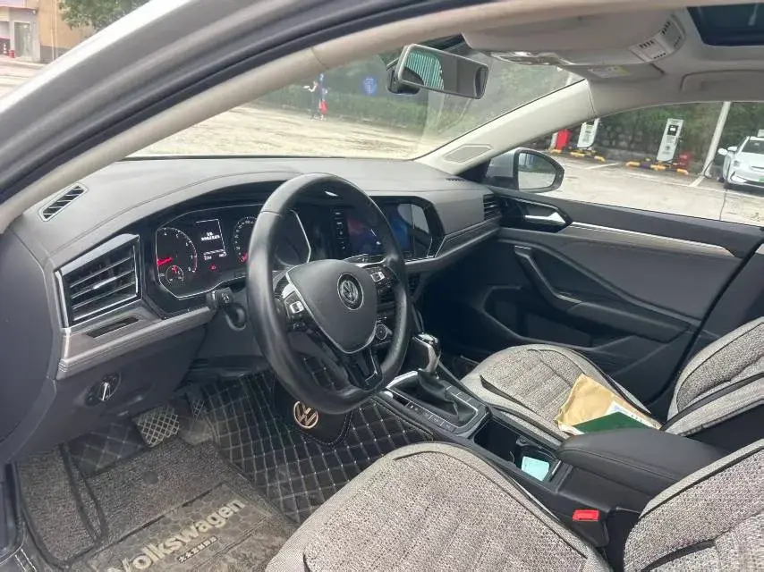 2020 VOLKSWAGEN SAGITAR thumbnail 4