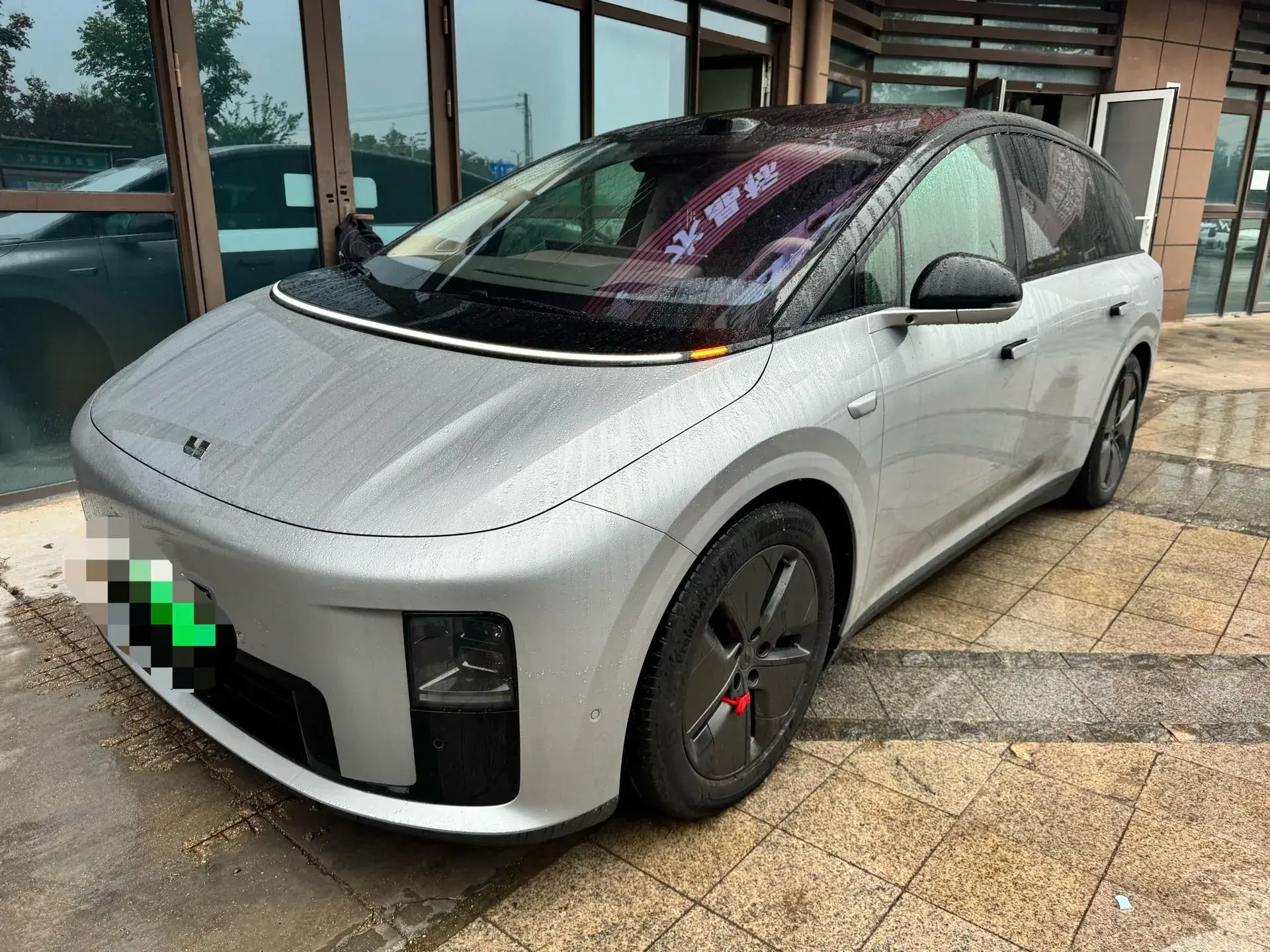2025 LI I8 view 1