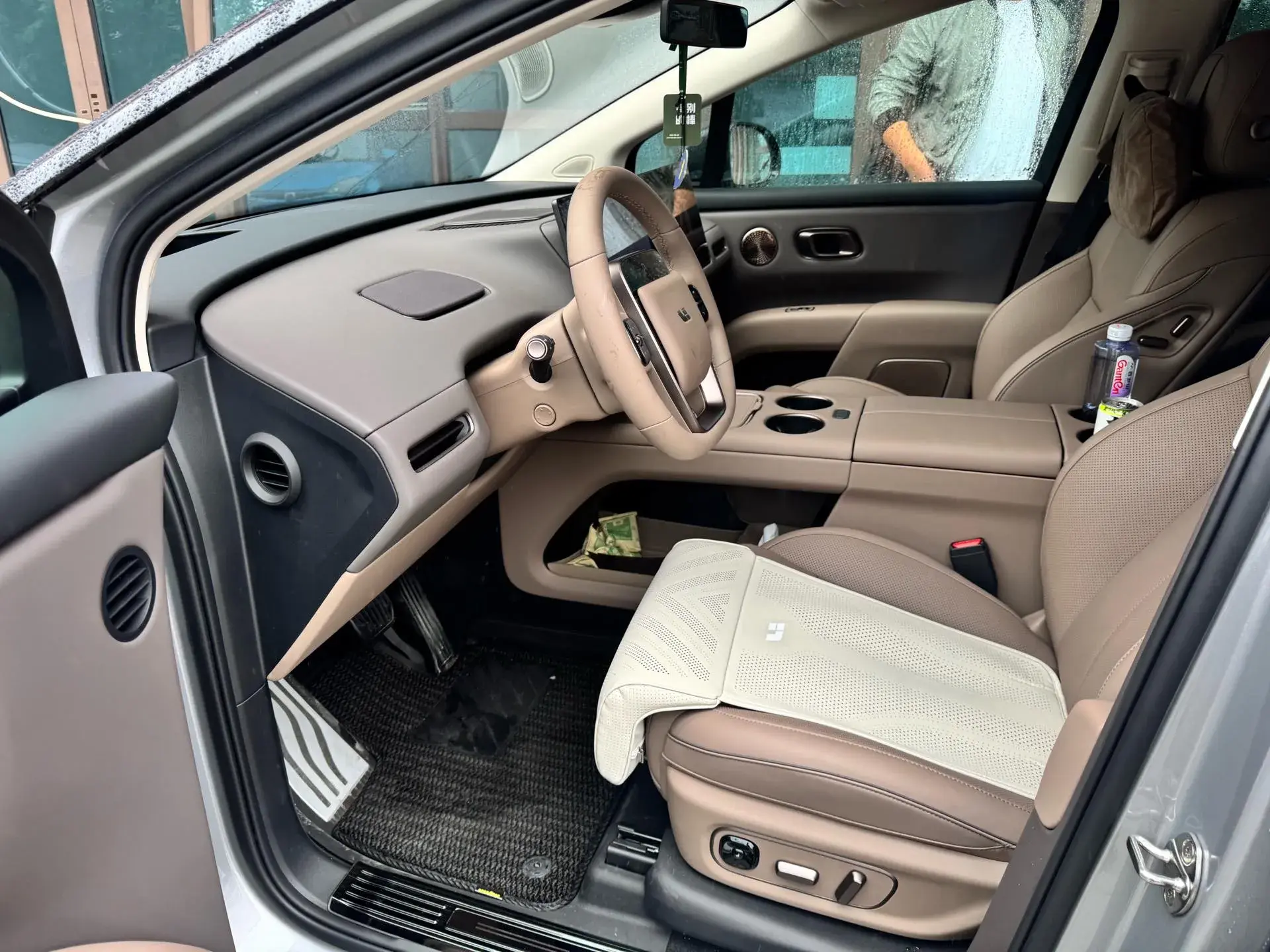 2025 LI I8 thumbnail 2