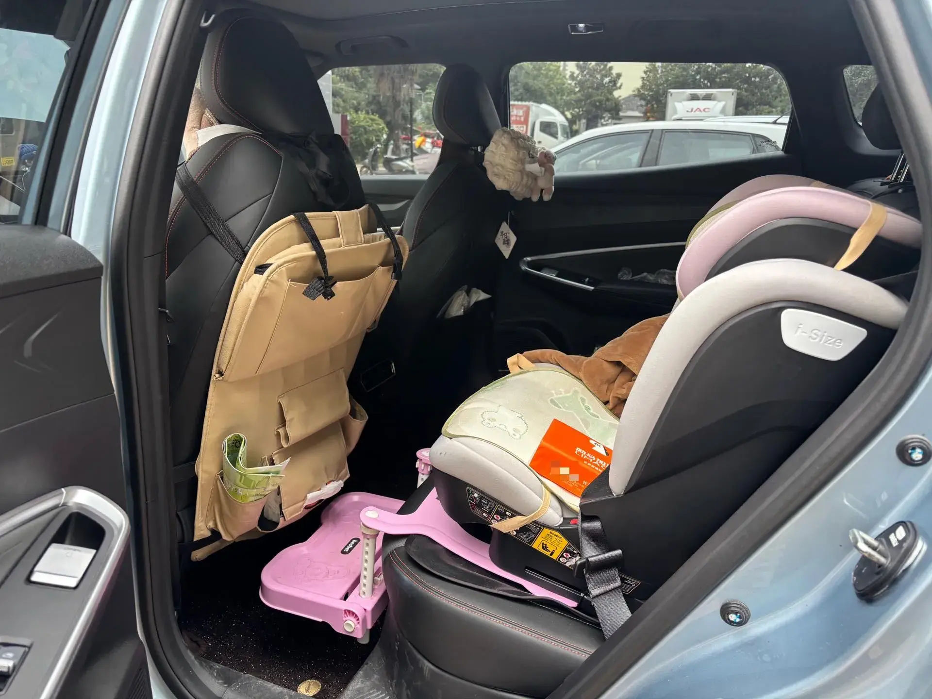 2023 GEELY AZKARRA thumbnail 4