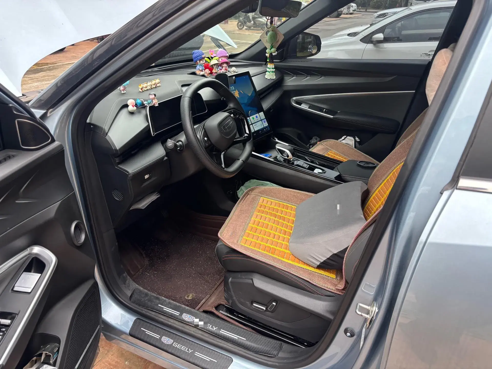 2023 GEELY AZKARRA thumbnail 3