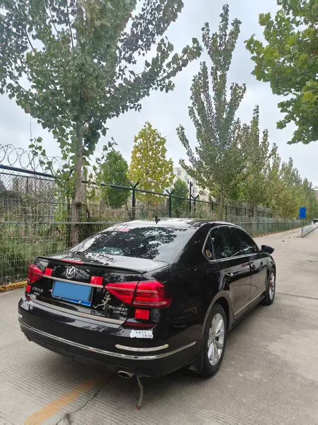 2017 VOLKSWAGEN PASSAT thumbnail 4