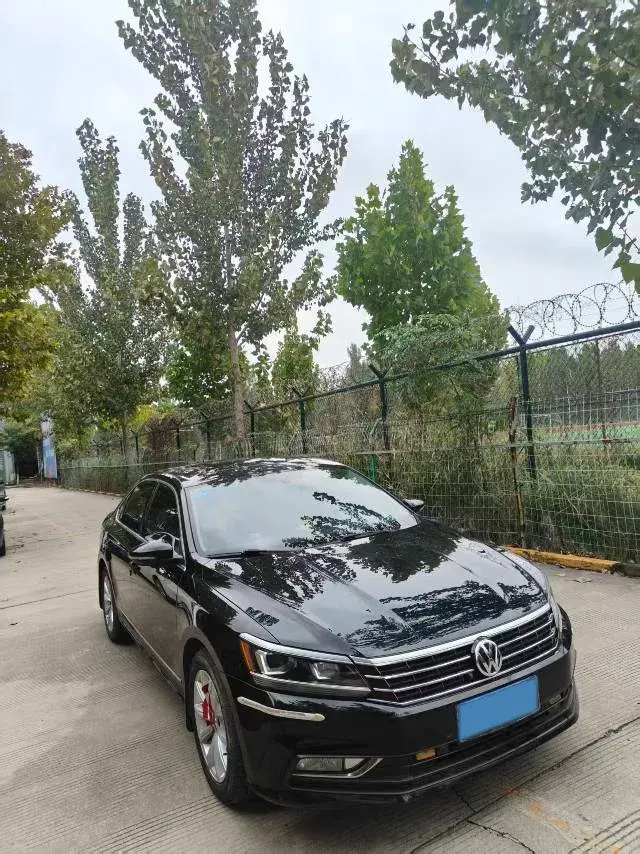 2017 VOLKSWAGEN PASSAT thumbnail 2