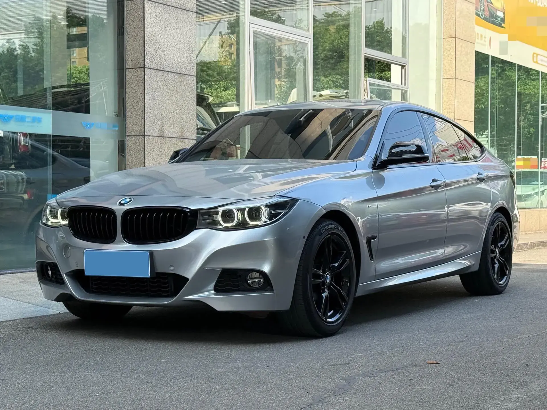 2019 BMW 3 view 1