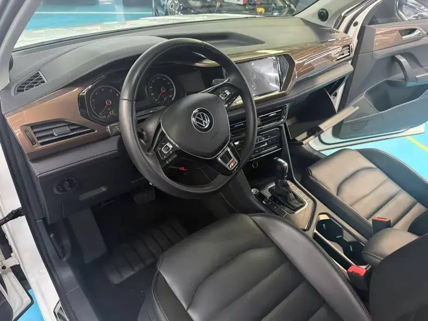 2021 VOLKSWAGEN THARU thumbnail 4