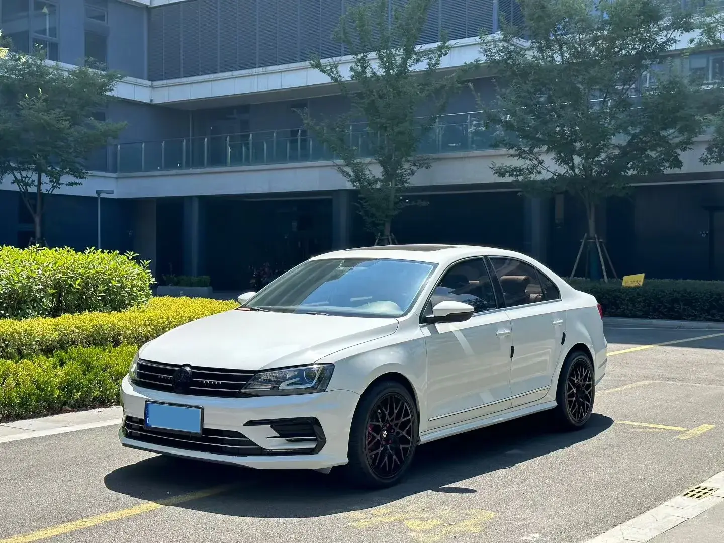 2018 VOLKSWAGEN SAGITAR view 1