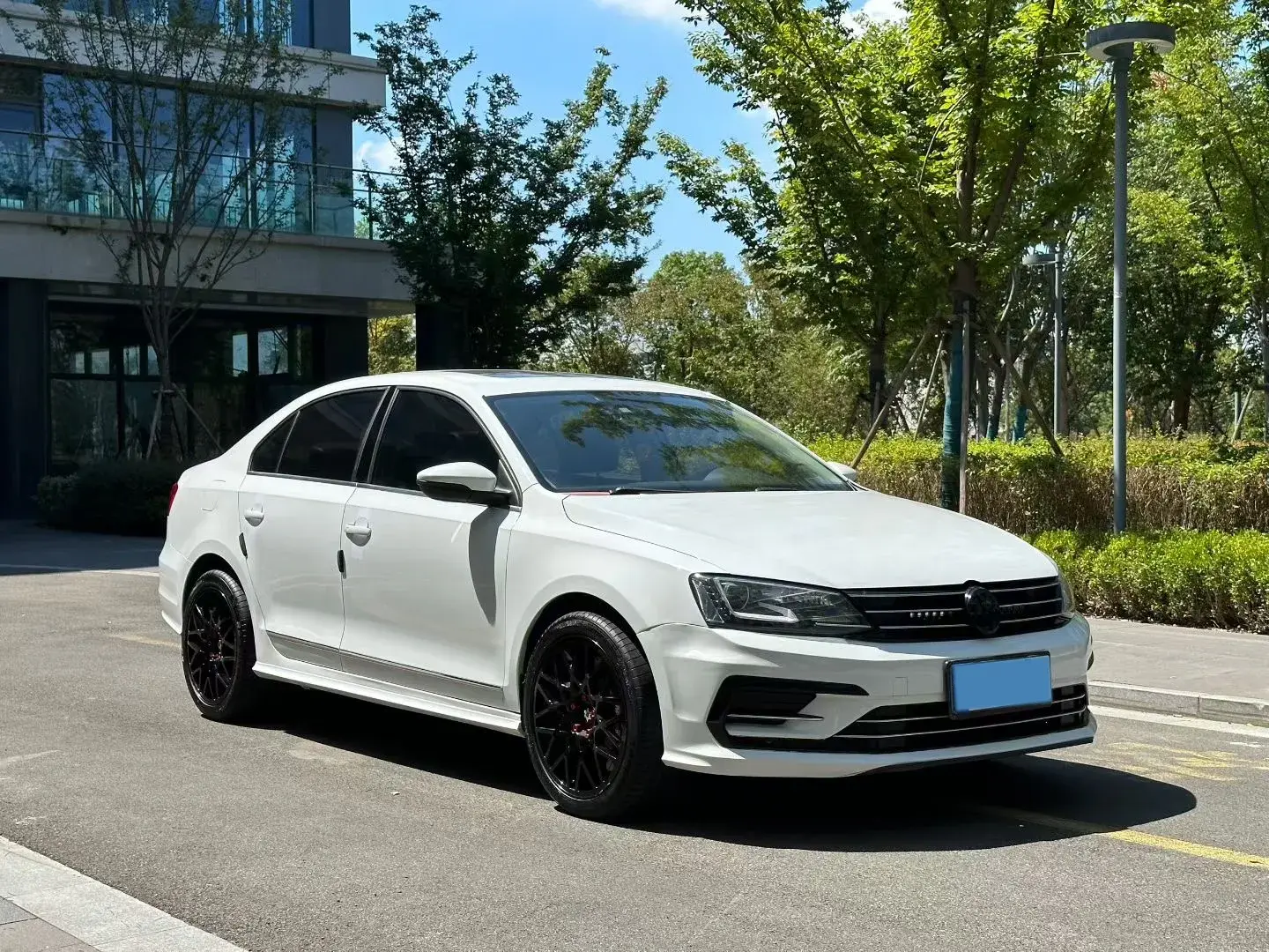 2018 VOLKSWAGEN SAGITAR thumbnail 3