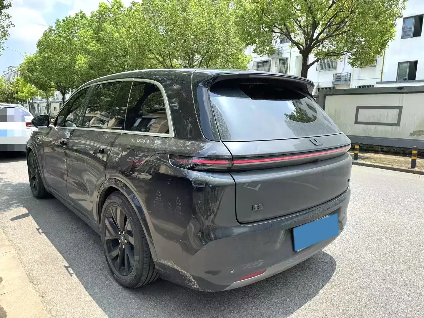 2023 LI L8 thumbnail 3