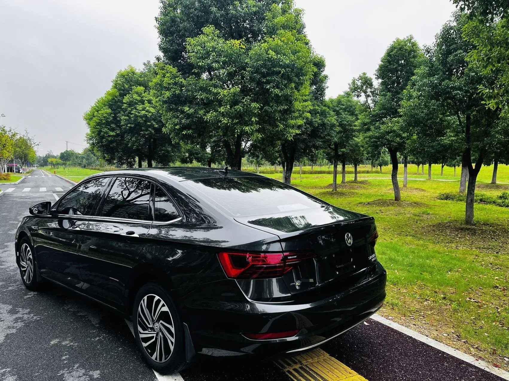 2021 VOLKSWAGEN SAGITAR thumbnail 4