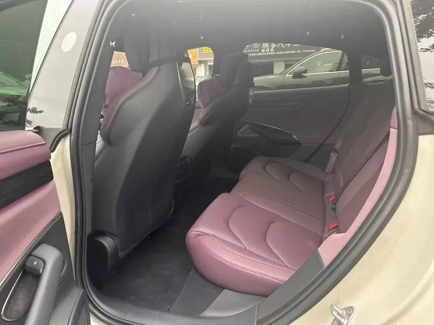 2024 MI SU7 thumbnail 4