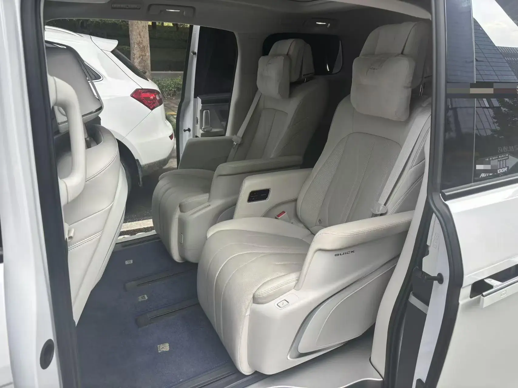 2024 BUICK GL8 thumbnail 3