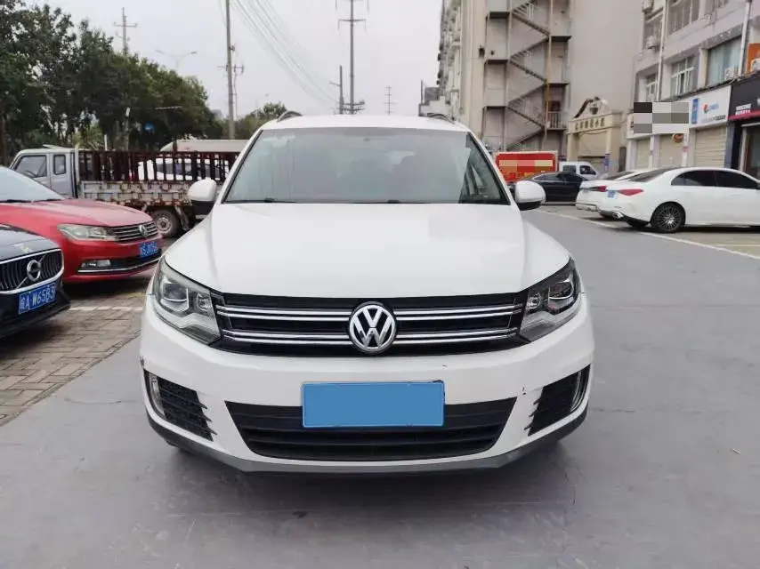 2017 VOLKSWAGEN TIGUAN thumbnail 2