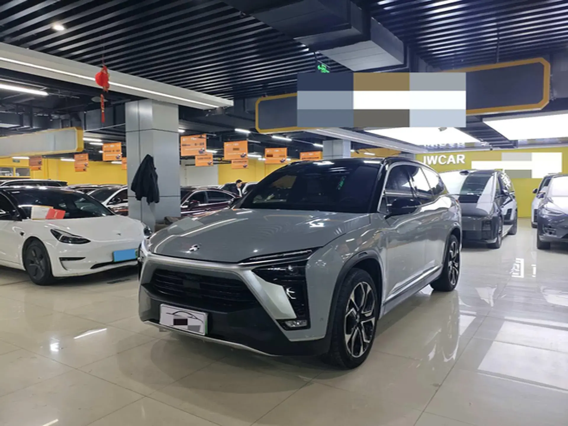 2020 NIO ES8 view 1