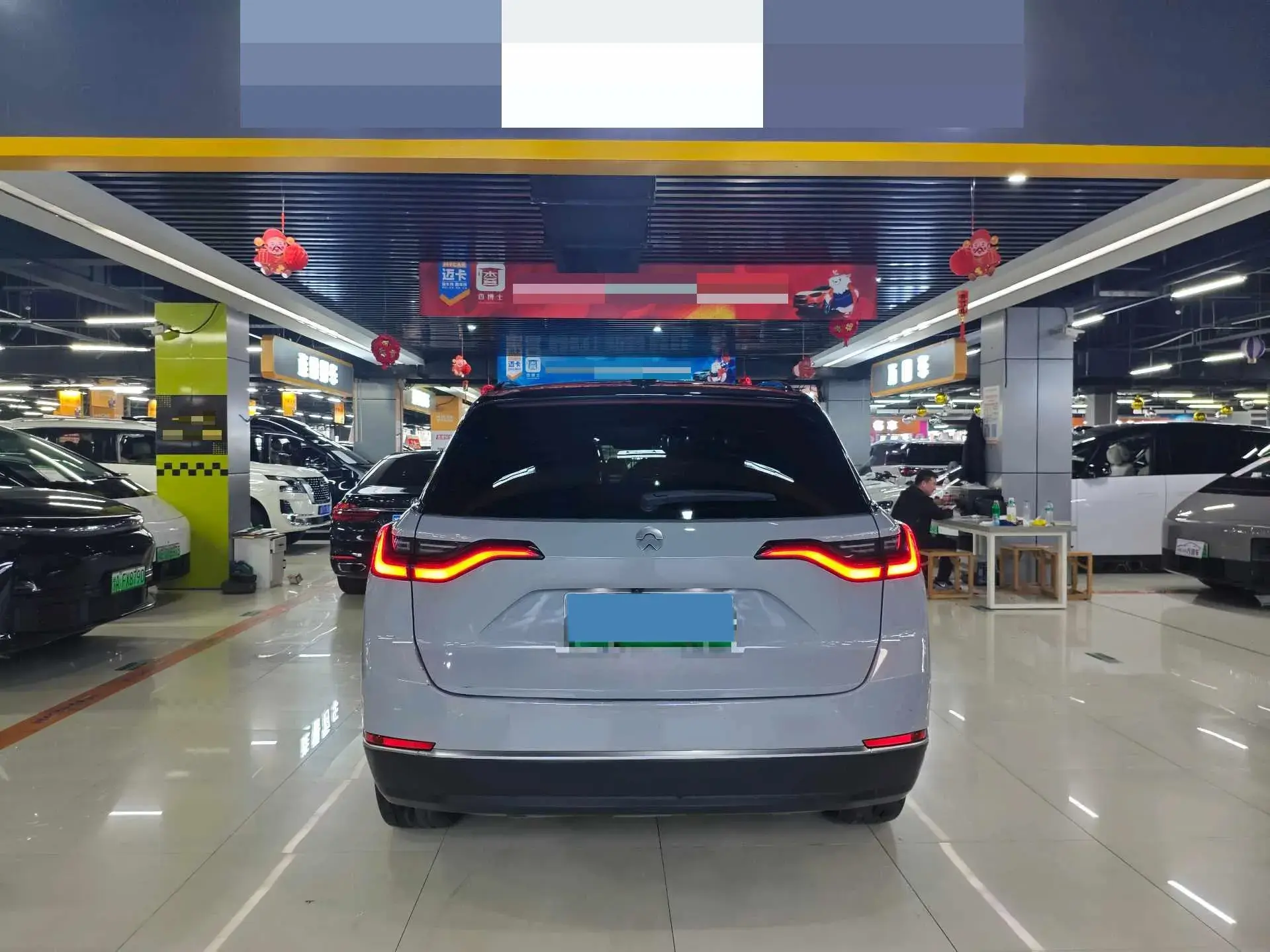 2020 NIO ES8 thumbnail 4