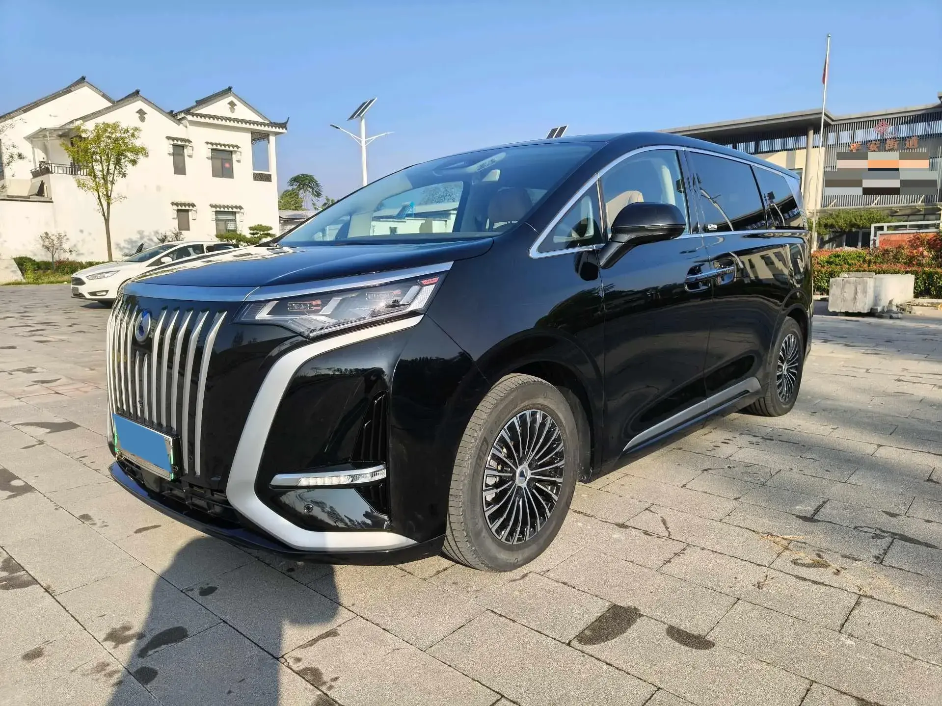 2022 DENZA D9 view 1