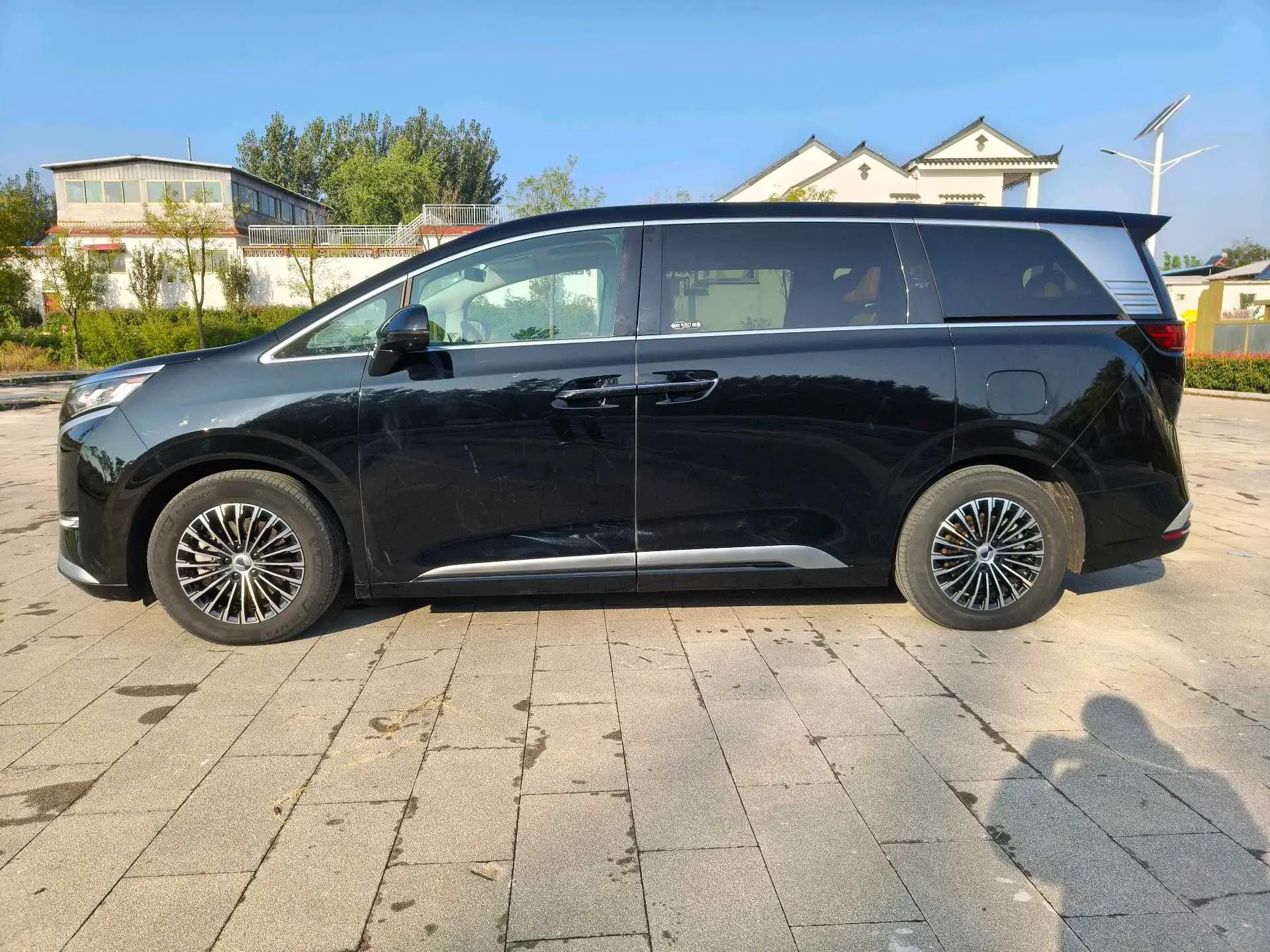 2022 DENZA D9 thumbnail 3