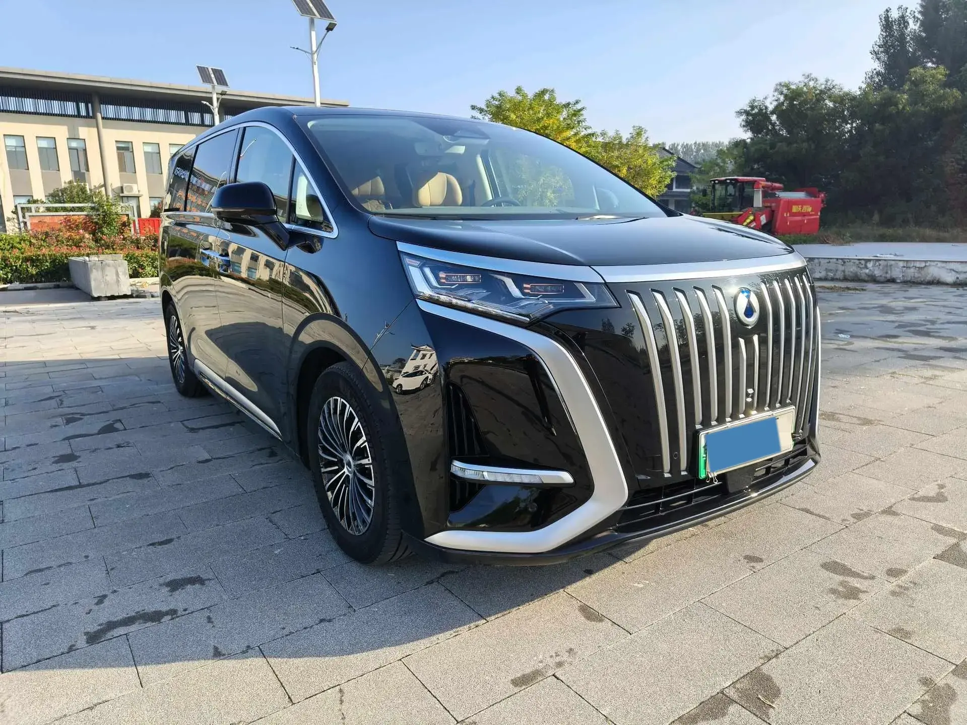 2022 DENZA D9 thumbnail 2