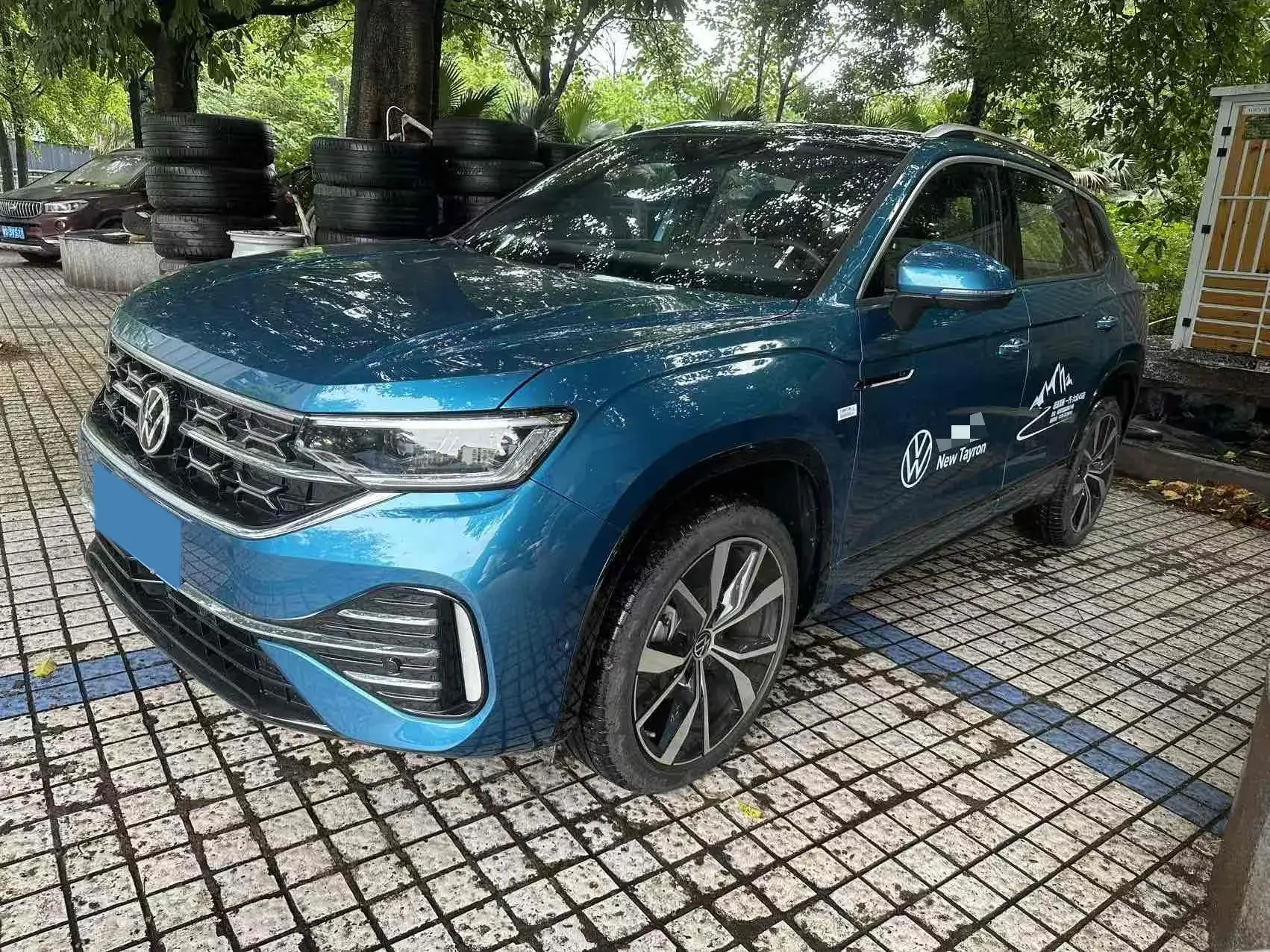 2023 VOLKSWAGEN TAYRON view 1