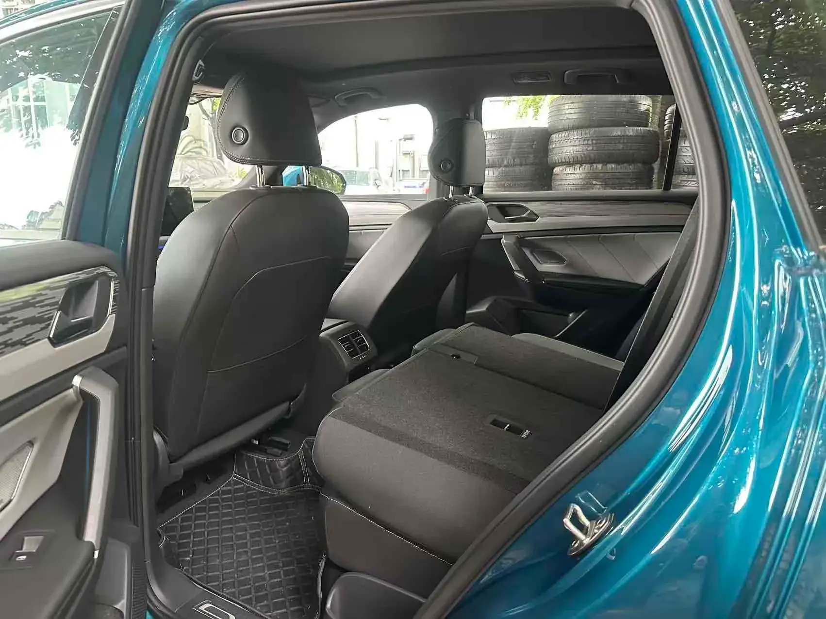 2023 VOLKSWAGEN TAYRON thumbnail 4