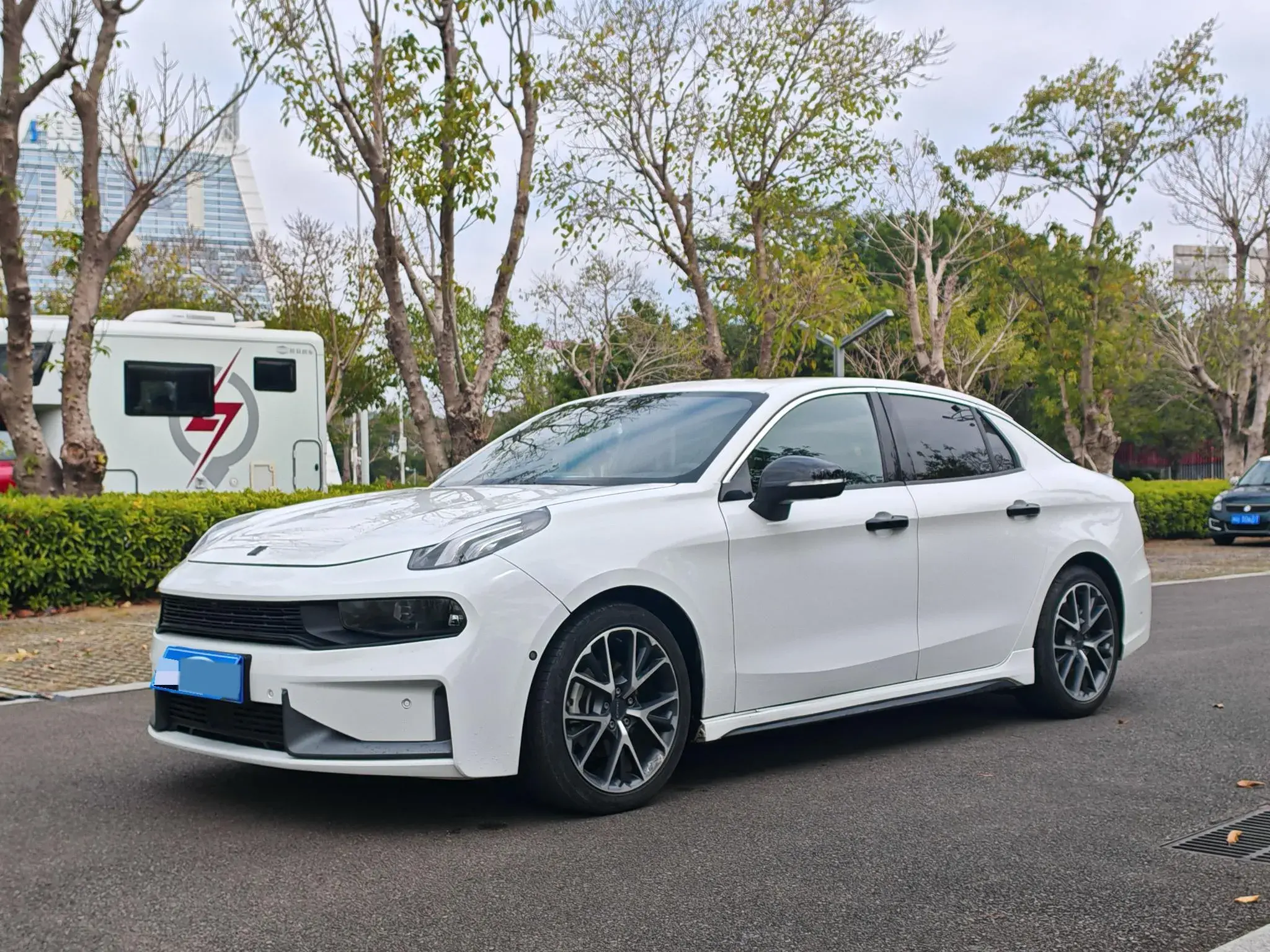 2022 LYNK&CO 03 view 1