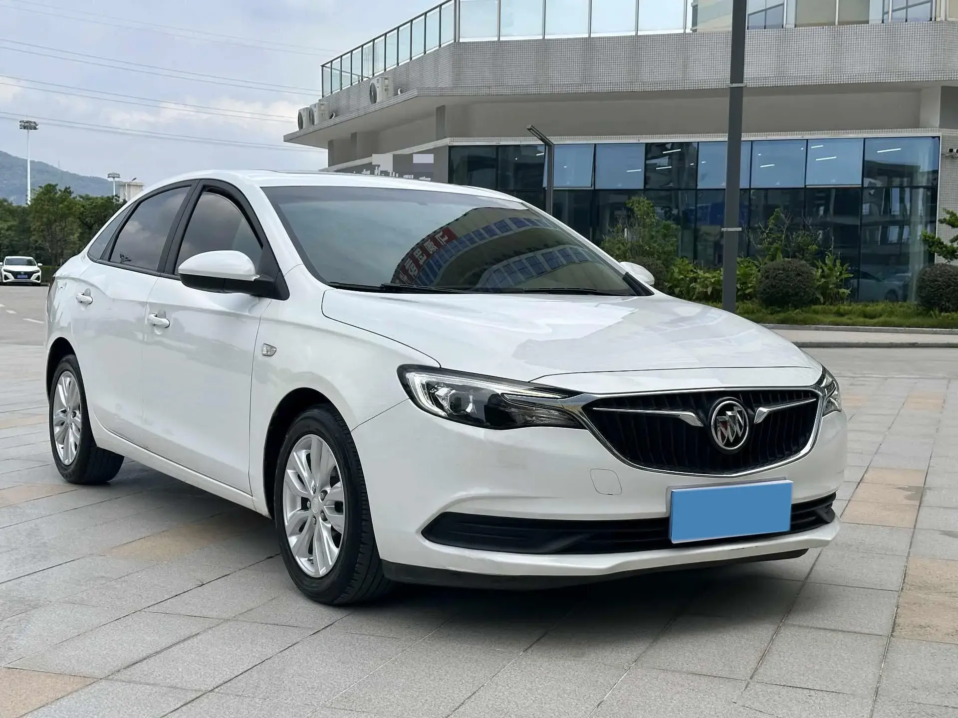 2021 BUICK EXCELLE thumbnail 3
