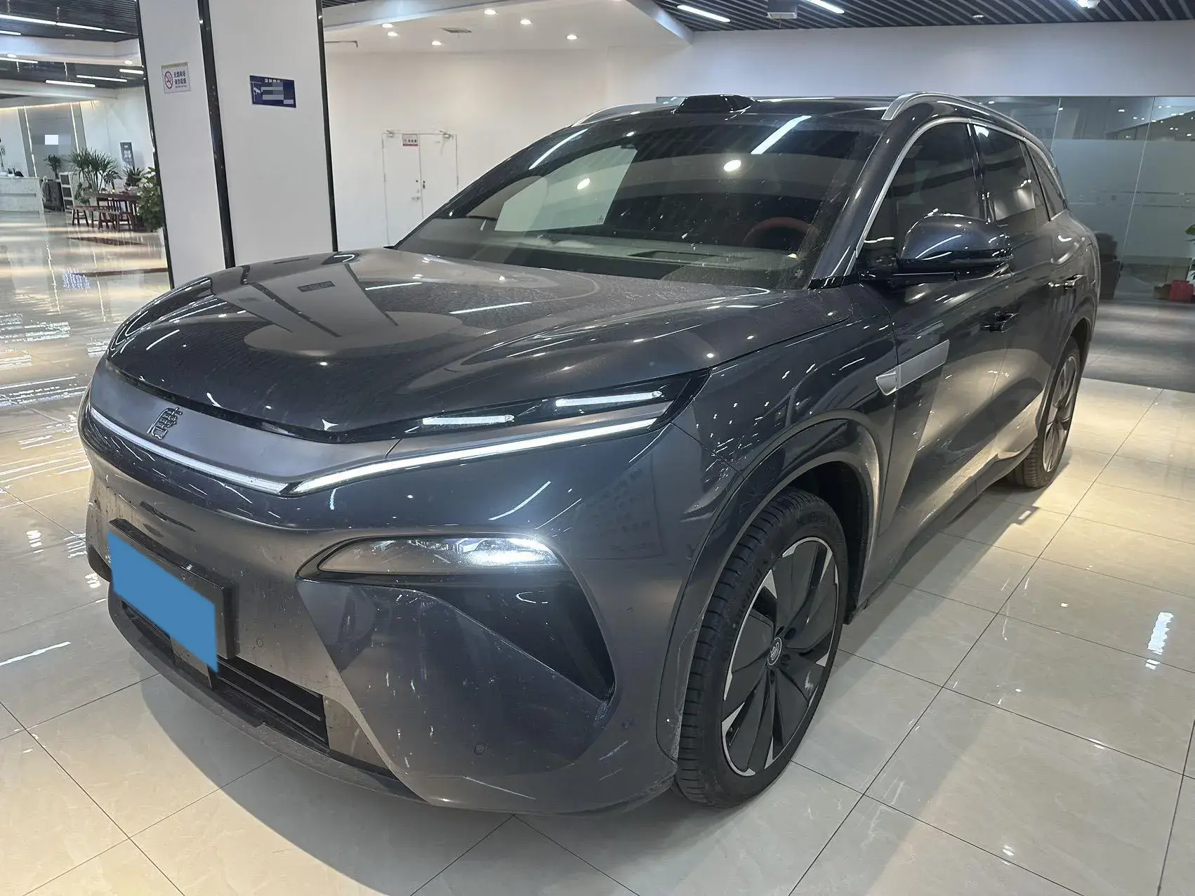 2025 BYD TANGL view 1