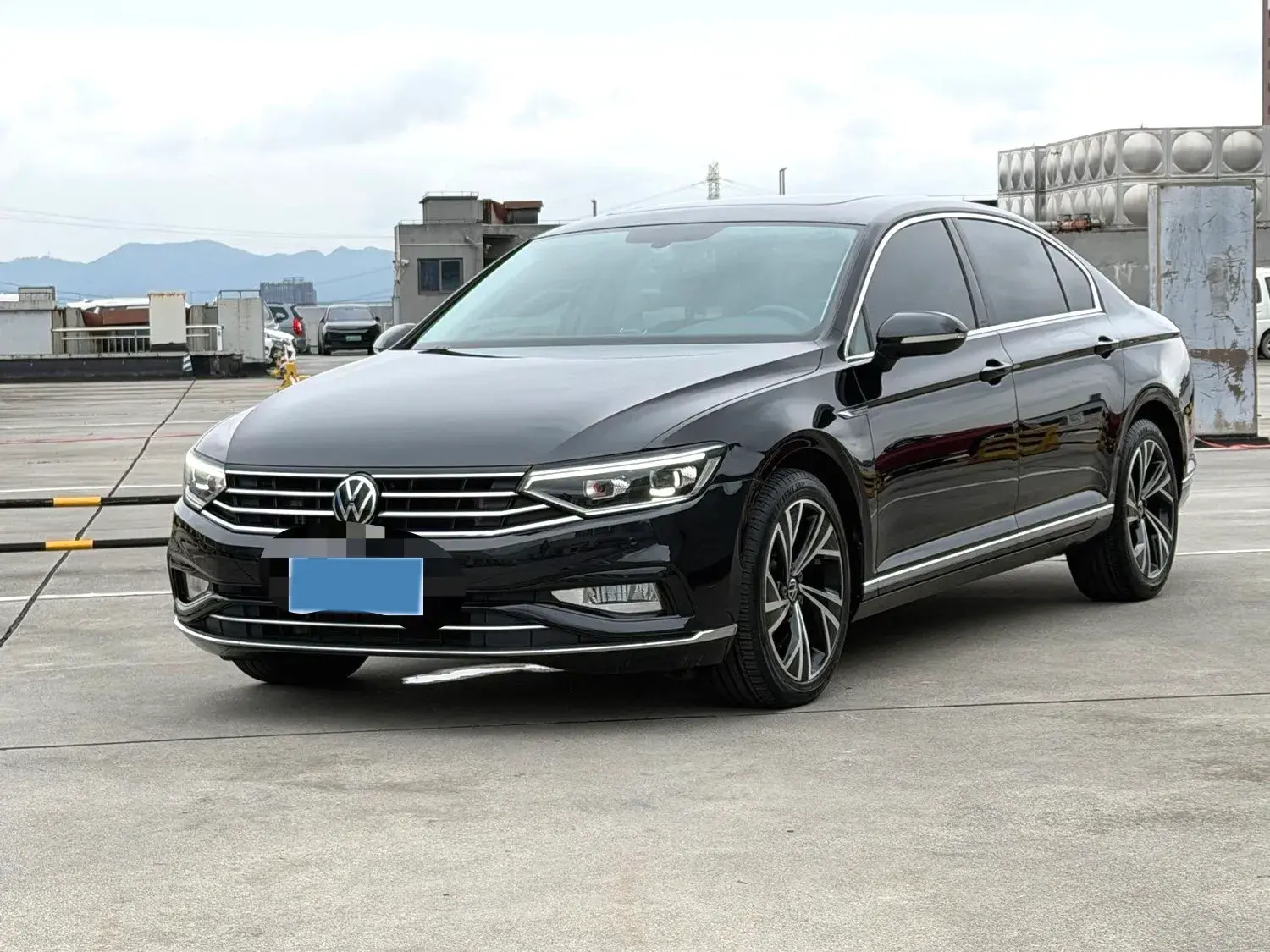 2020 VOLKSWAGEN MAGOTAN view 1
