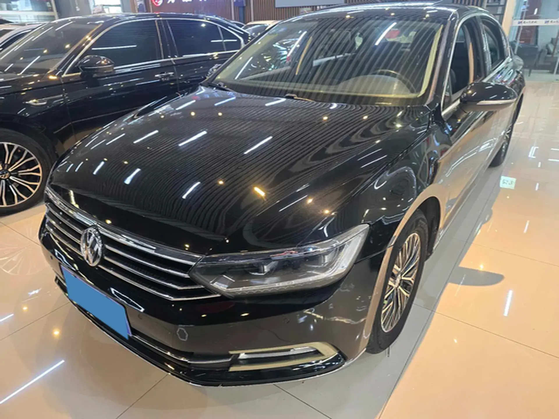 2017 VOLKSWAGEN MAGOTAN view 1