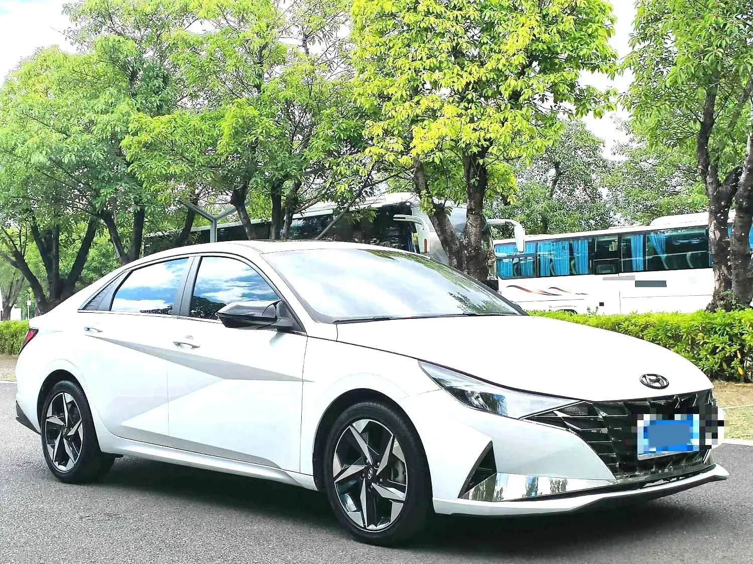 2022 HYUNDAI ELANTRA thumbnail 3