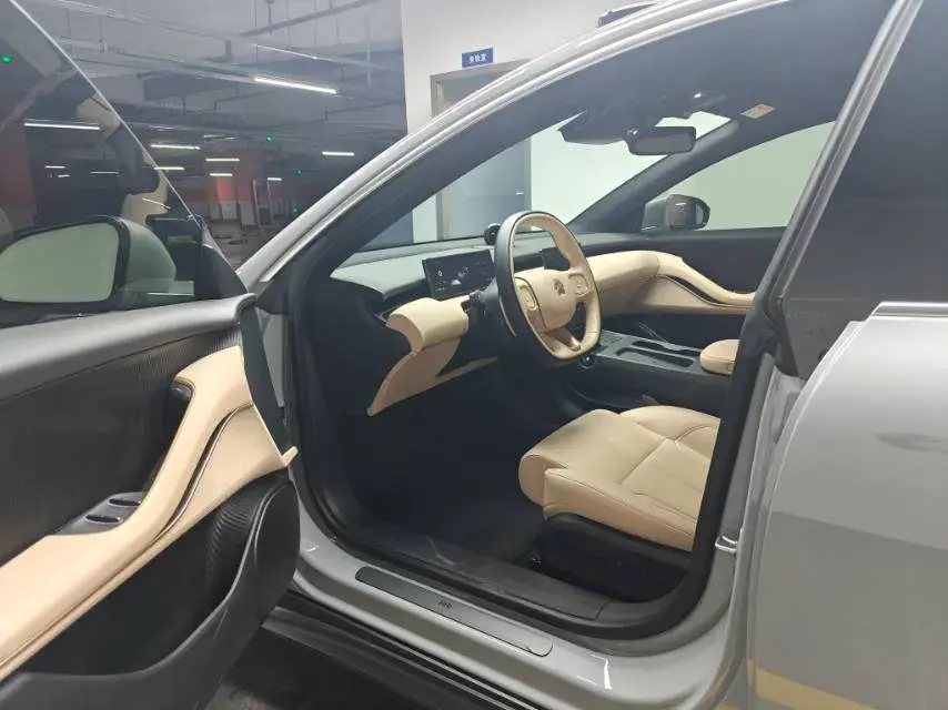 2022 NIO ET5 thumbnail 4