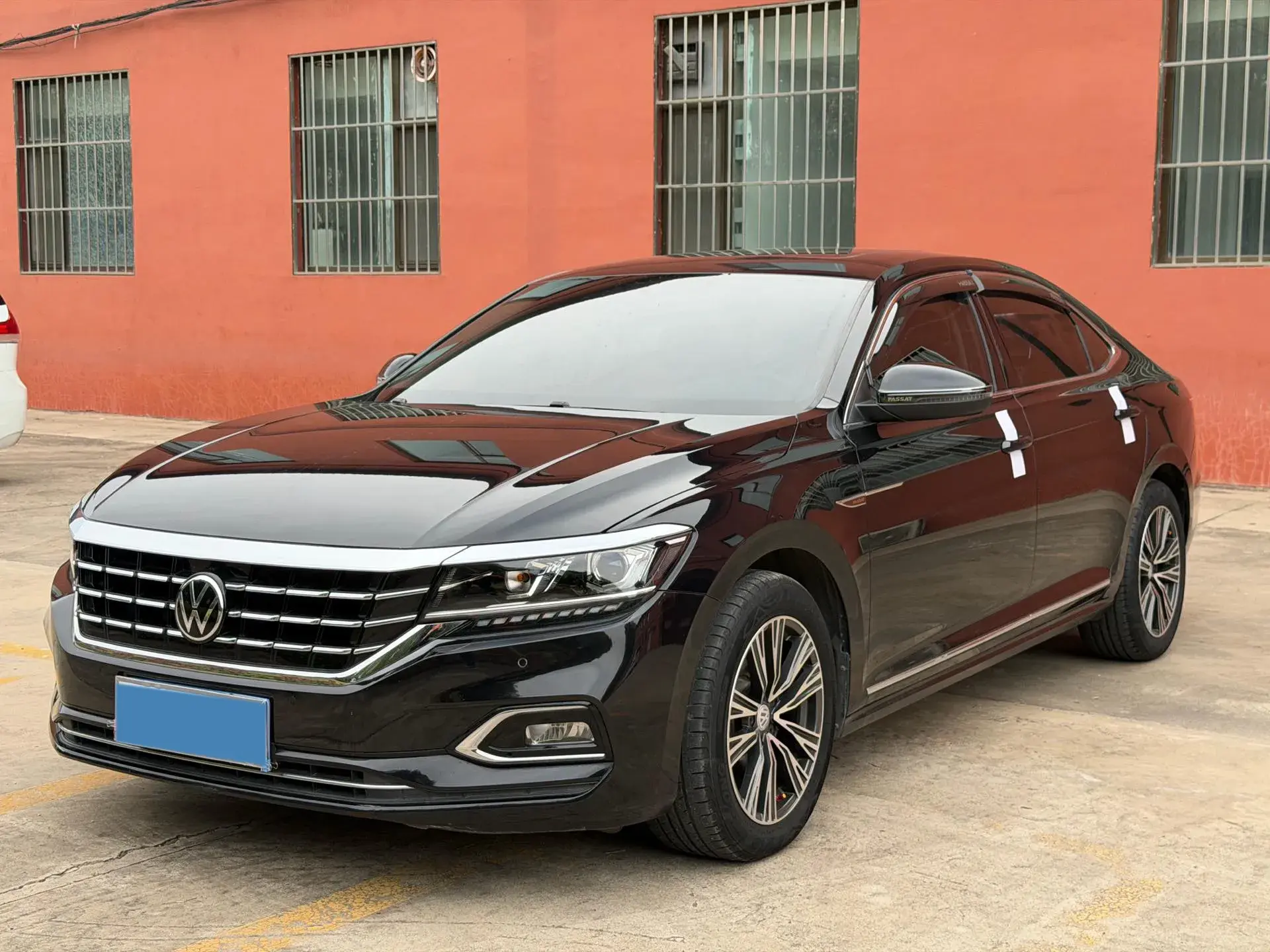 2020 VOLKSWAGEN PASSAT view 1