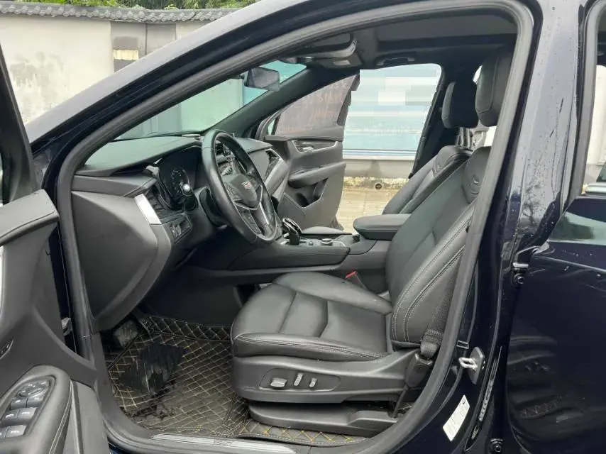 2022 CADILLAC XT5 thumbnail 2