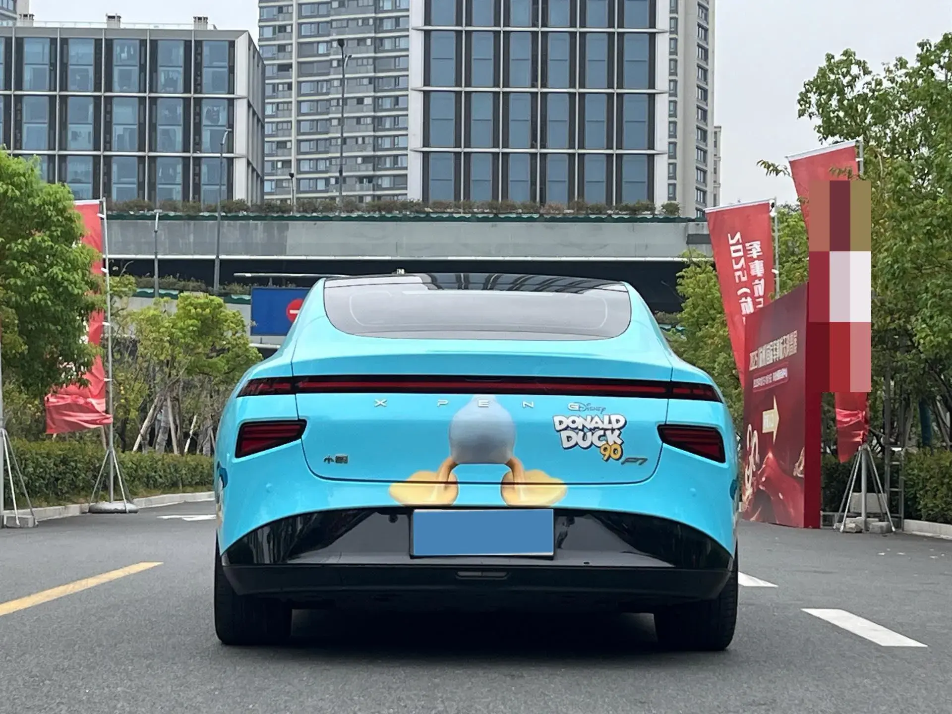 2023 XPENG P7 thumbnail 4