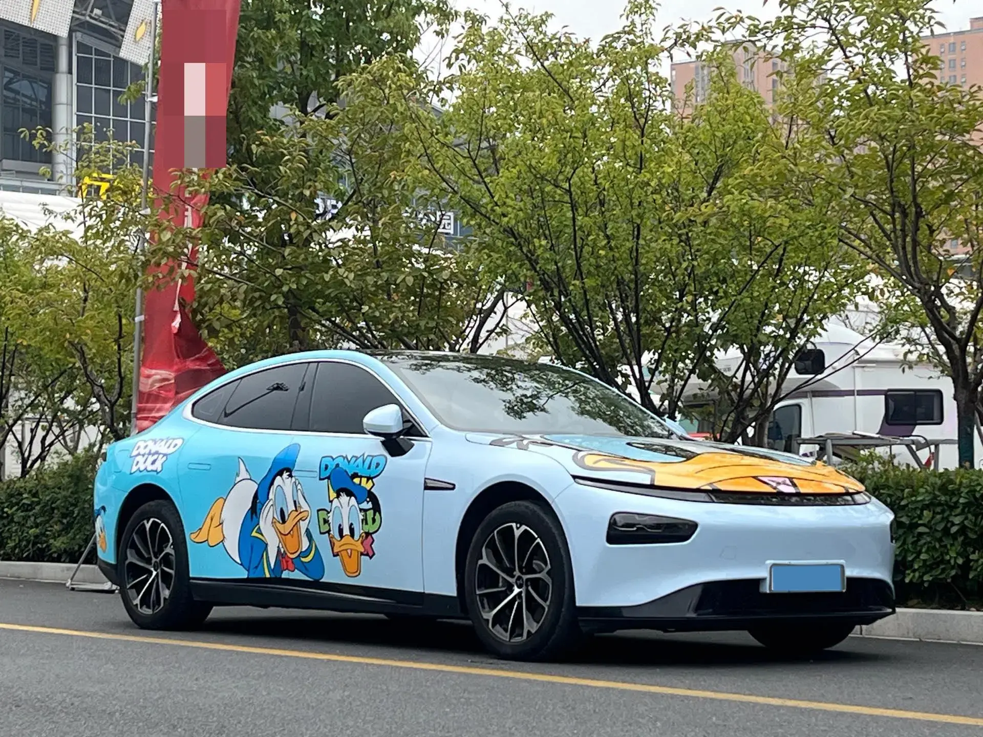 2023 XPENG P7 thumbnail 3