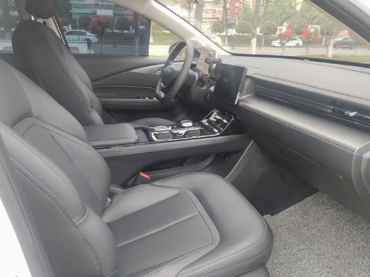 2024 WuLing E5 BEV 41.9KWH,autocango,china used car exporter,china ev exporter,chinese used car exporter,chinese used ev exporter