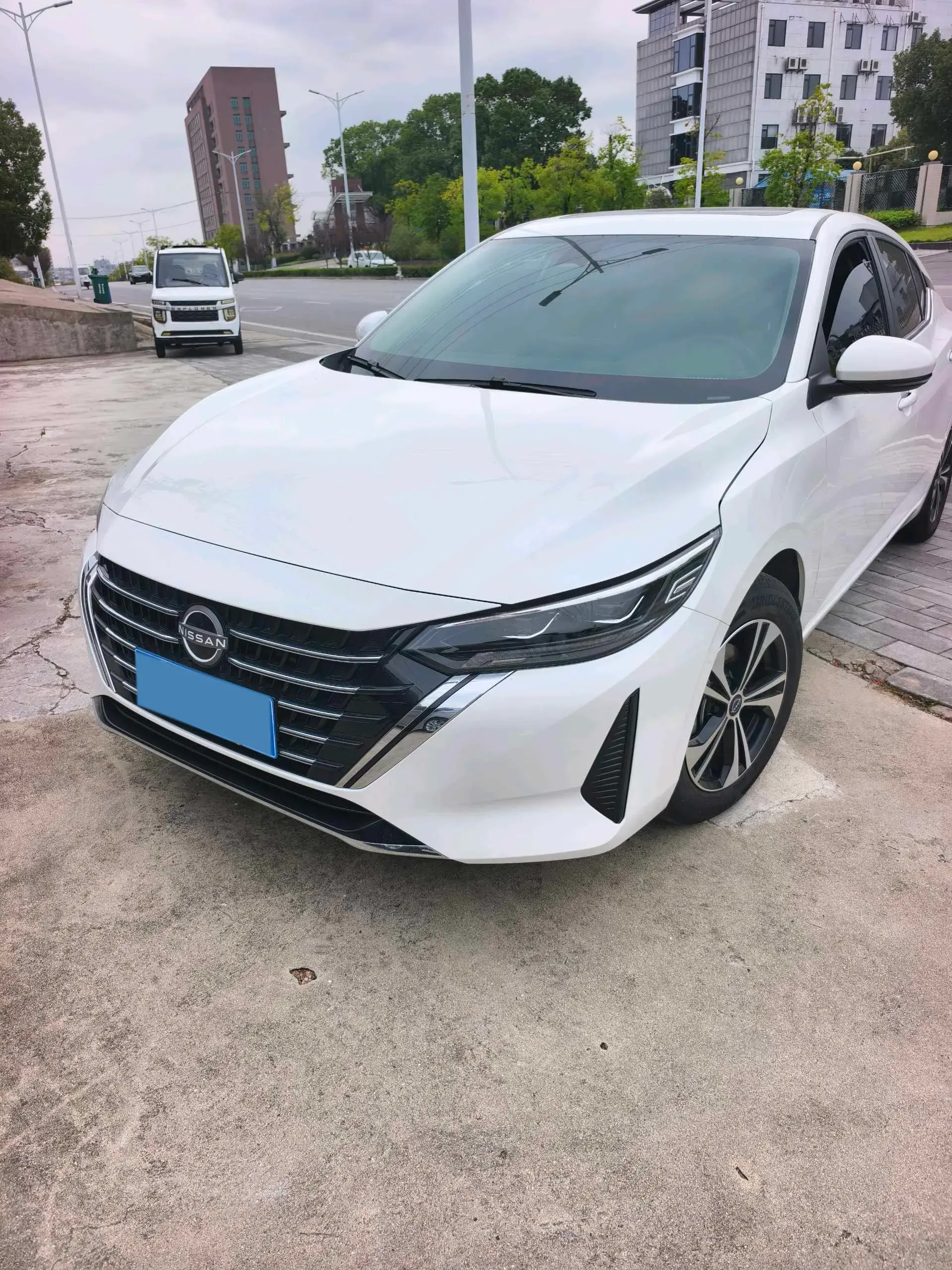 2023 NISSAN SYLPHY view 1