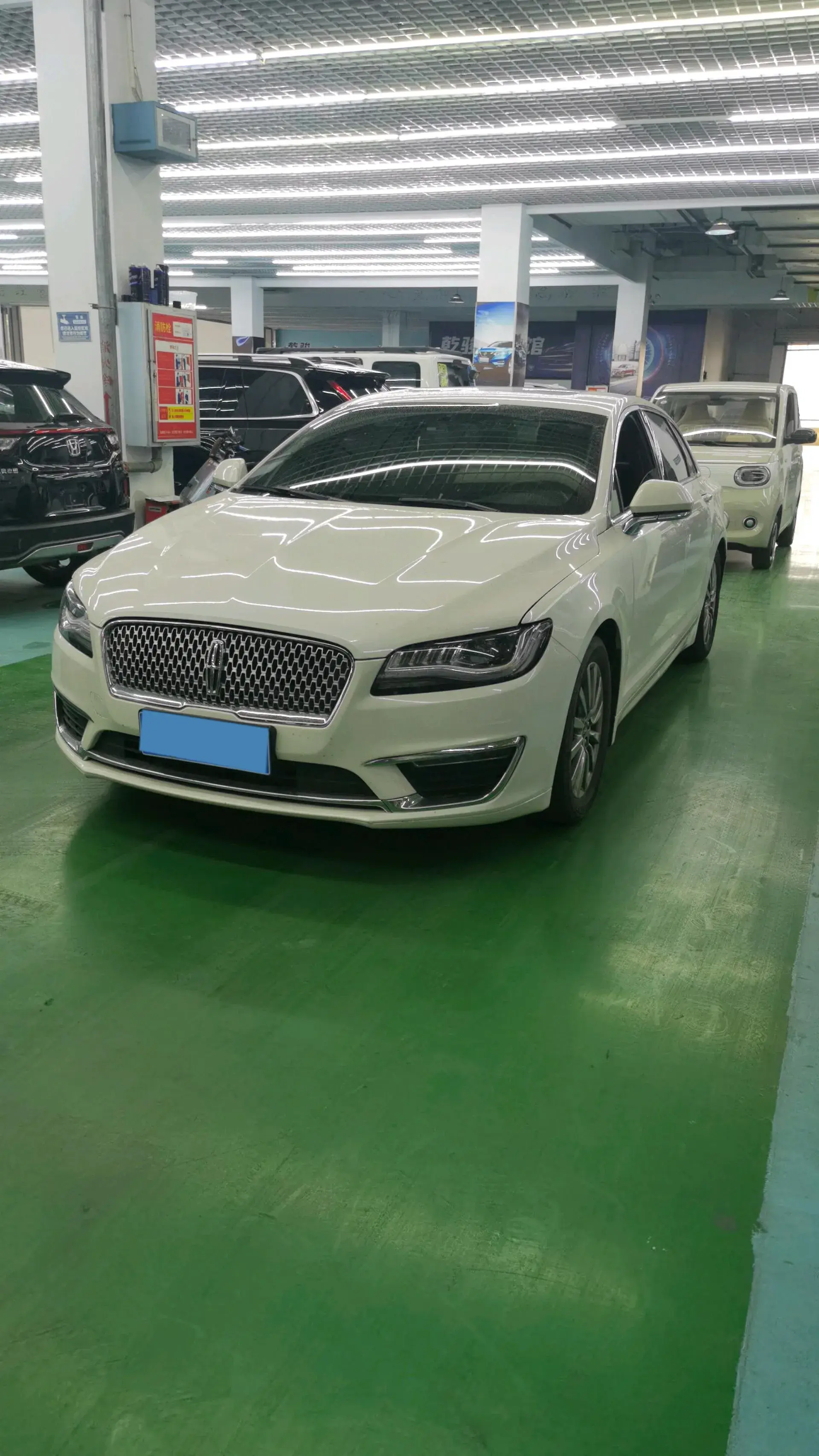 2019 LINCOLN MKZ view 1