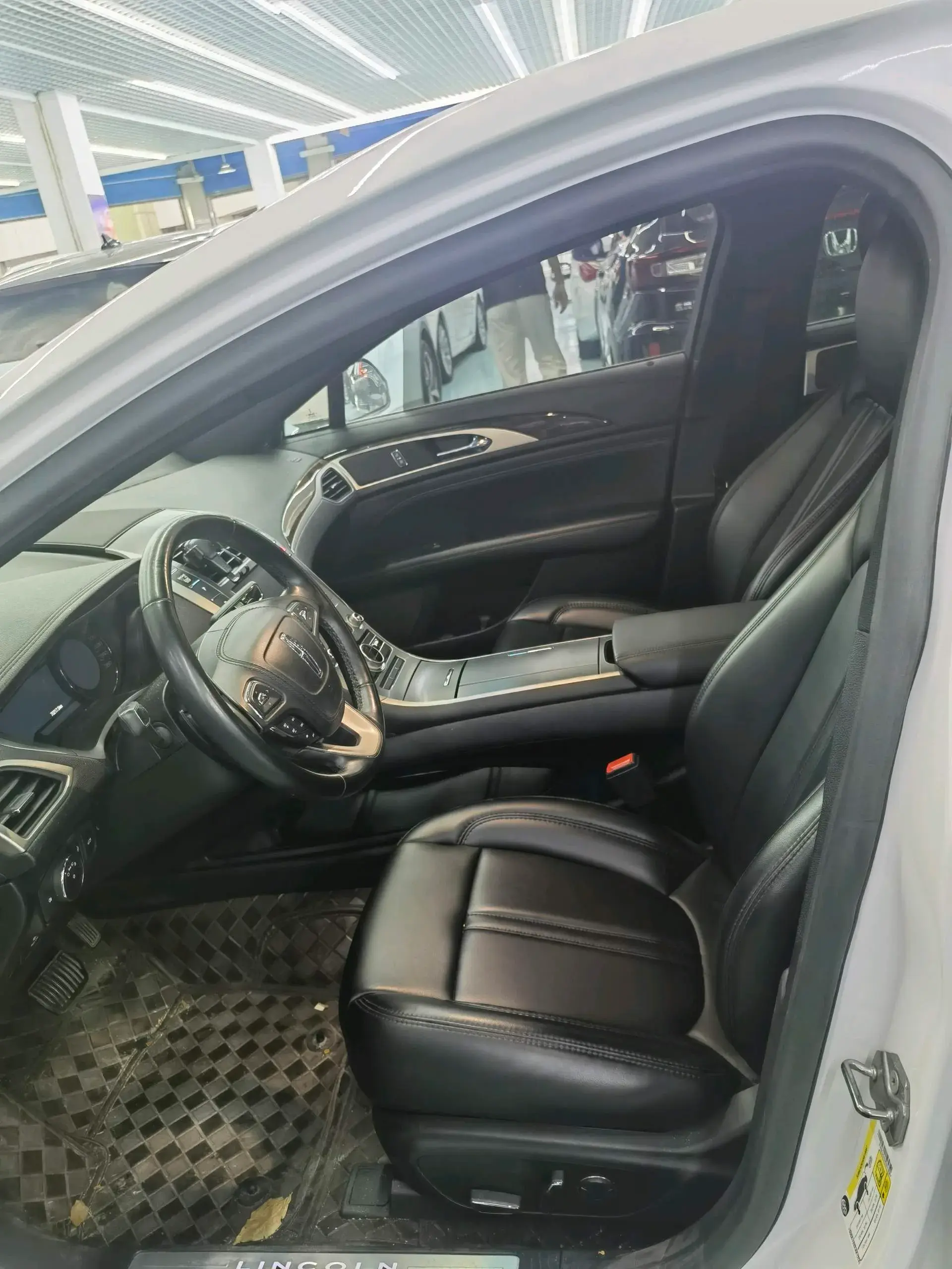 2019 LINCOLN MKZ thumbnail 2