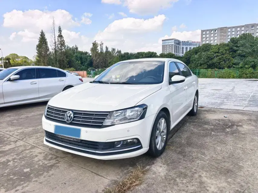 2017 VOLKSWAGEN LAVIDA view 1