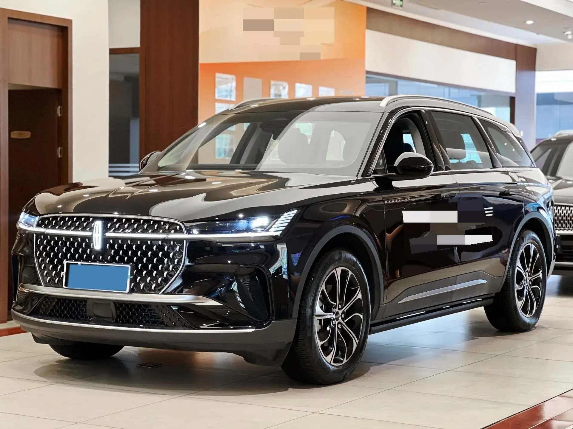 2025 LINCOLN NAUTILUS view 1