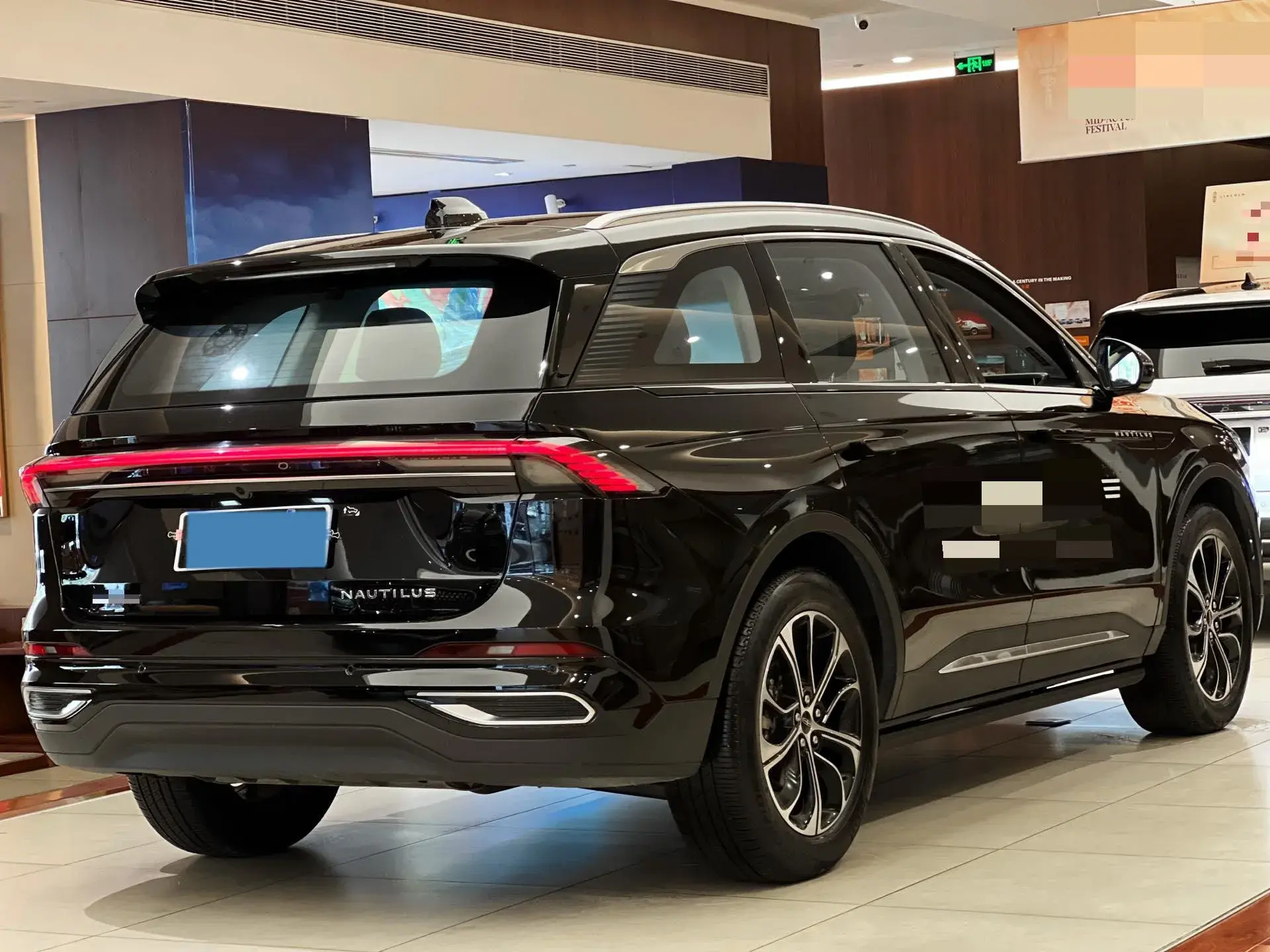 2025 LINCOLN NAUTILUS thumbnail 3