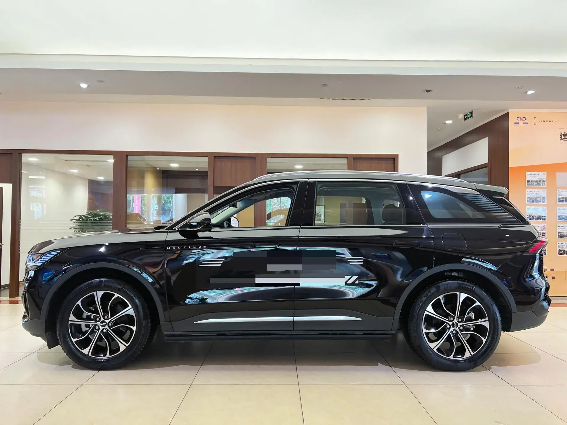 2025 LINCOLN NAUTILUS thumbnail 2