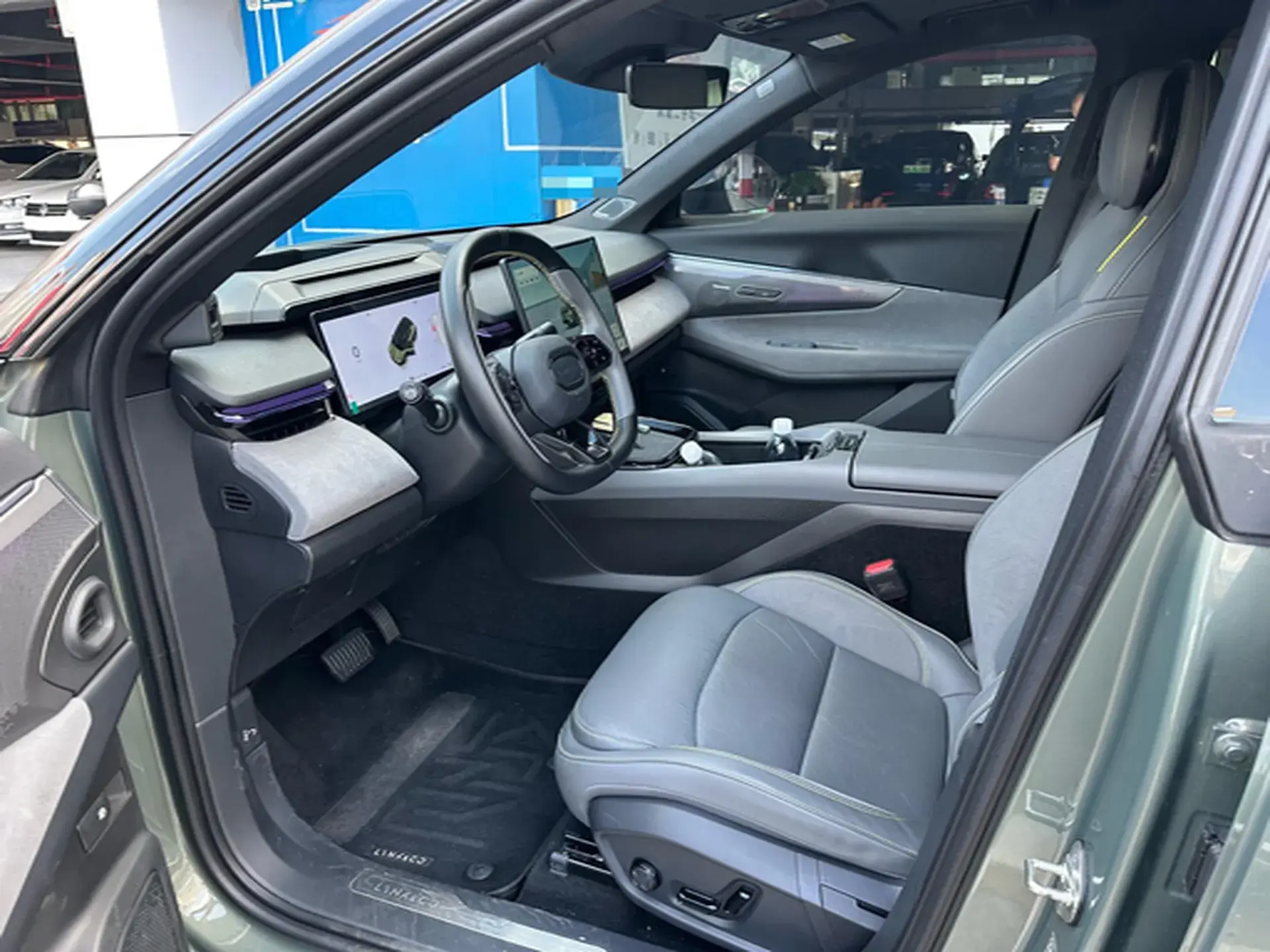 2023 LYNK&CO 08 thumbnail 3