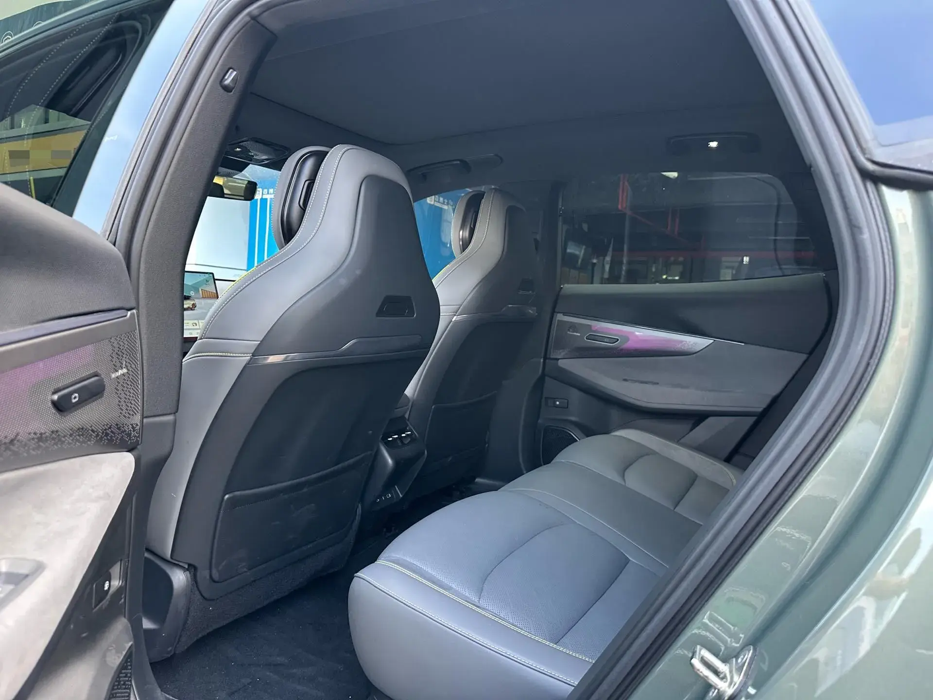 2023 LYNK&CO 08 thumbnail 4