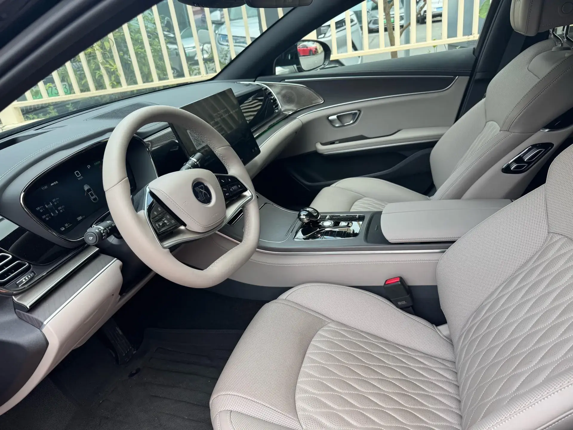 2025 BYD HAN thumbnail 4