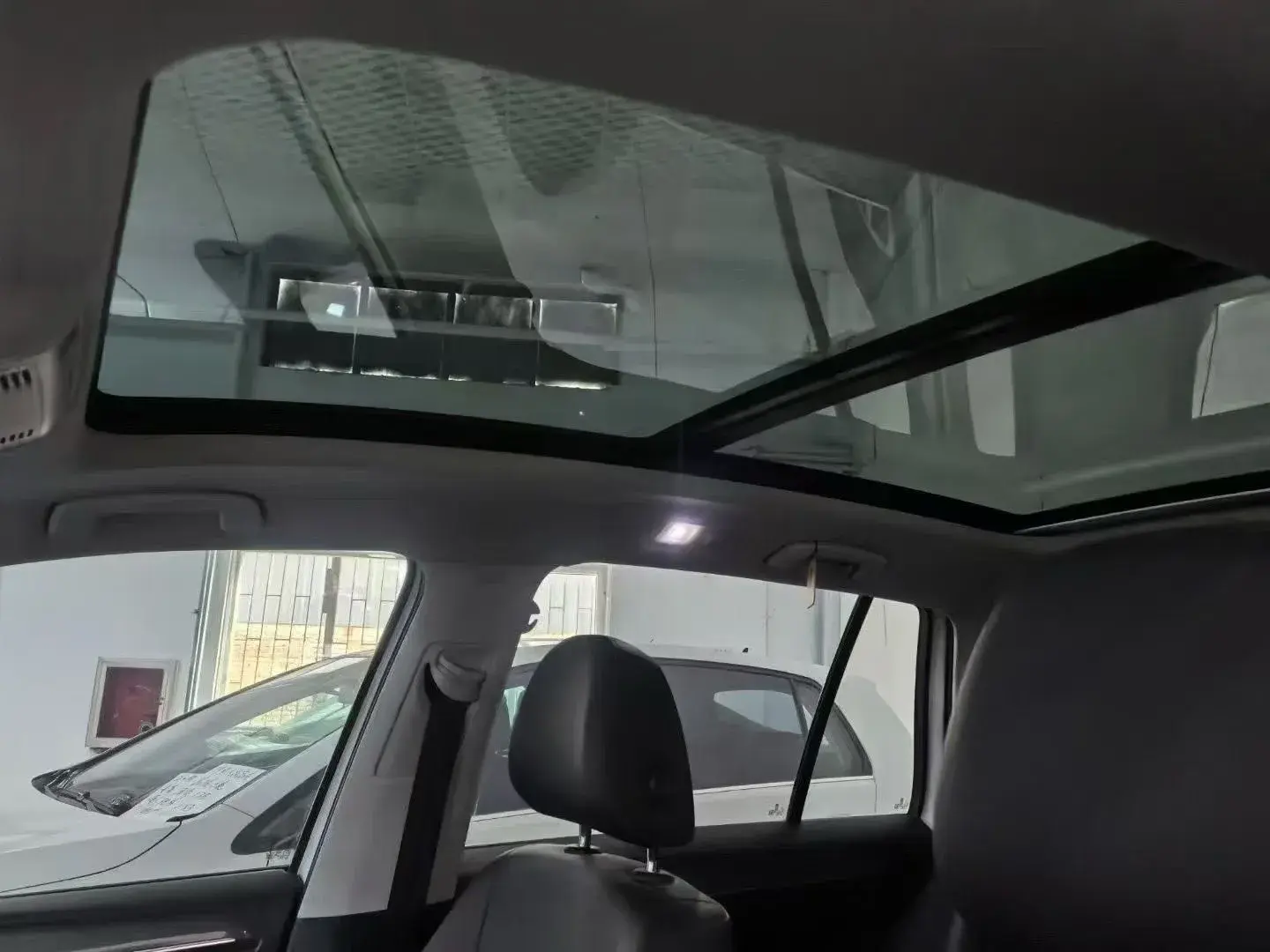 2018 VOLKSWAGEN GOLF thumbnail 3