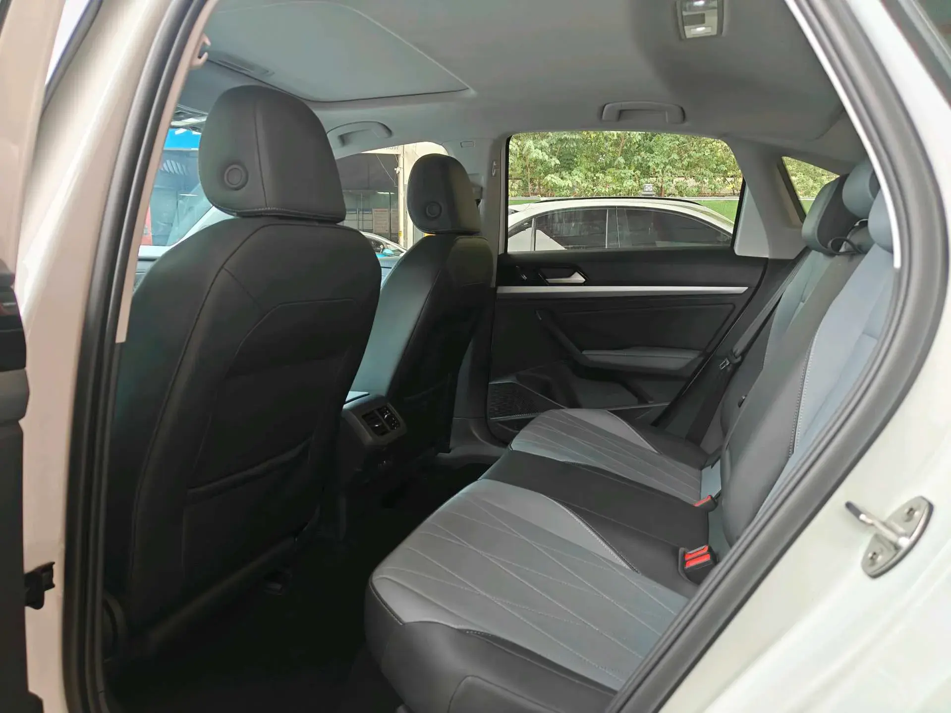 2024 VOLKSWAGEN LAVIDA thumbnail 3