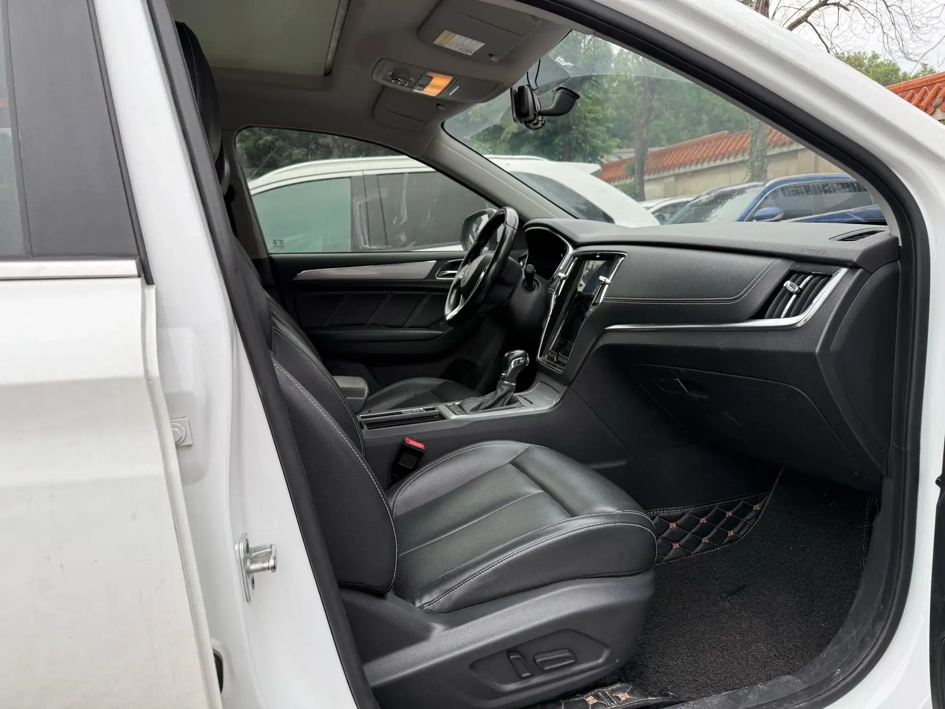 2017 ROEWE RX5 thumbnail 4